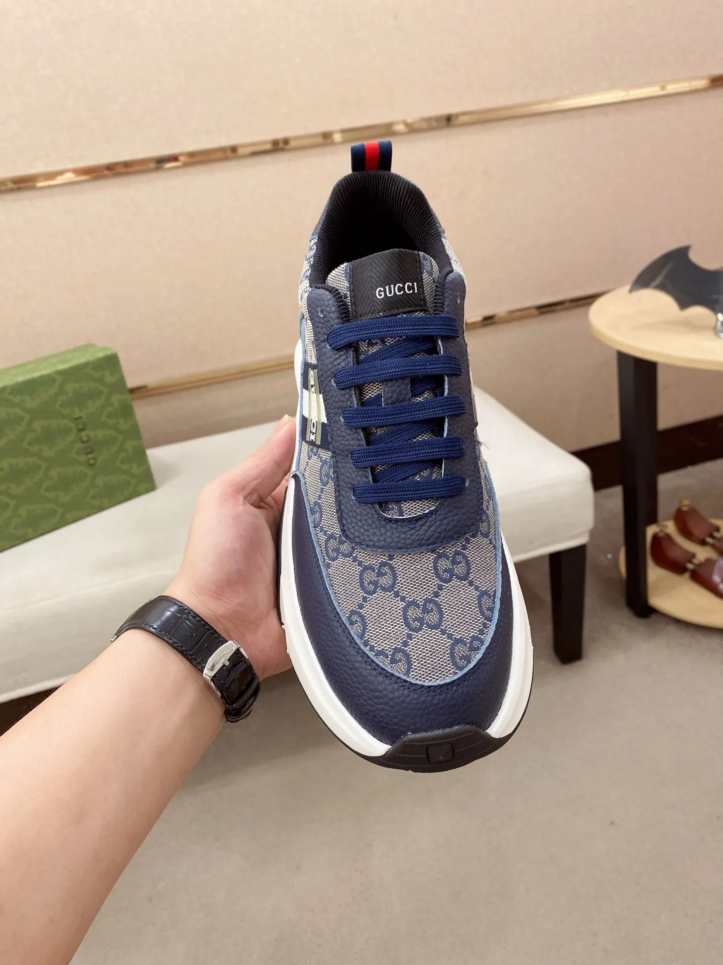 Men's men's shoes💰 462💰🇮🇹🇮🇹GUCCI🔍🔍new models are on sale at the same time at the counter. The uppers🇮🇹 are made of top-grain cowhide imported from Italy. Fully imported genuine leather lining 💪💪, completely 1⃣️ to 1⃣️ replica 🇮🇹💪💪, ⚠ sole: original sole provided by the original factory, exclusive movable molded sole super comfortable, ⚠ original factory follow-up, 🔍🔍 high quality, you can go in and out of the counter at will, welcome to compare⚠. Code number:38-44